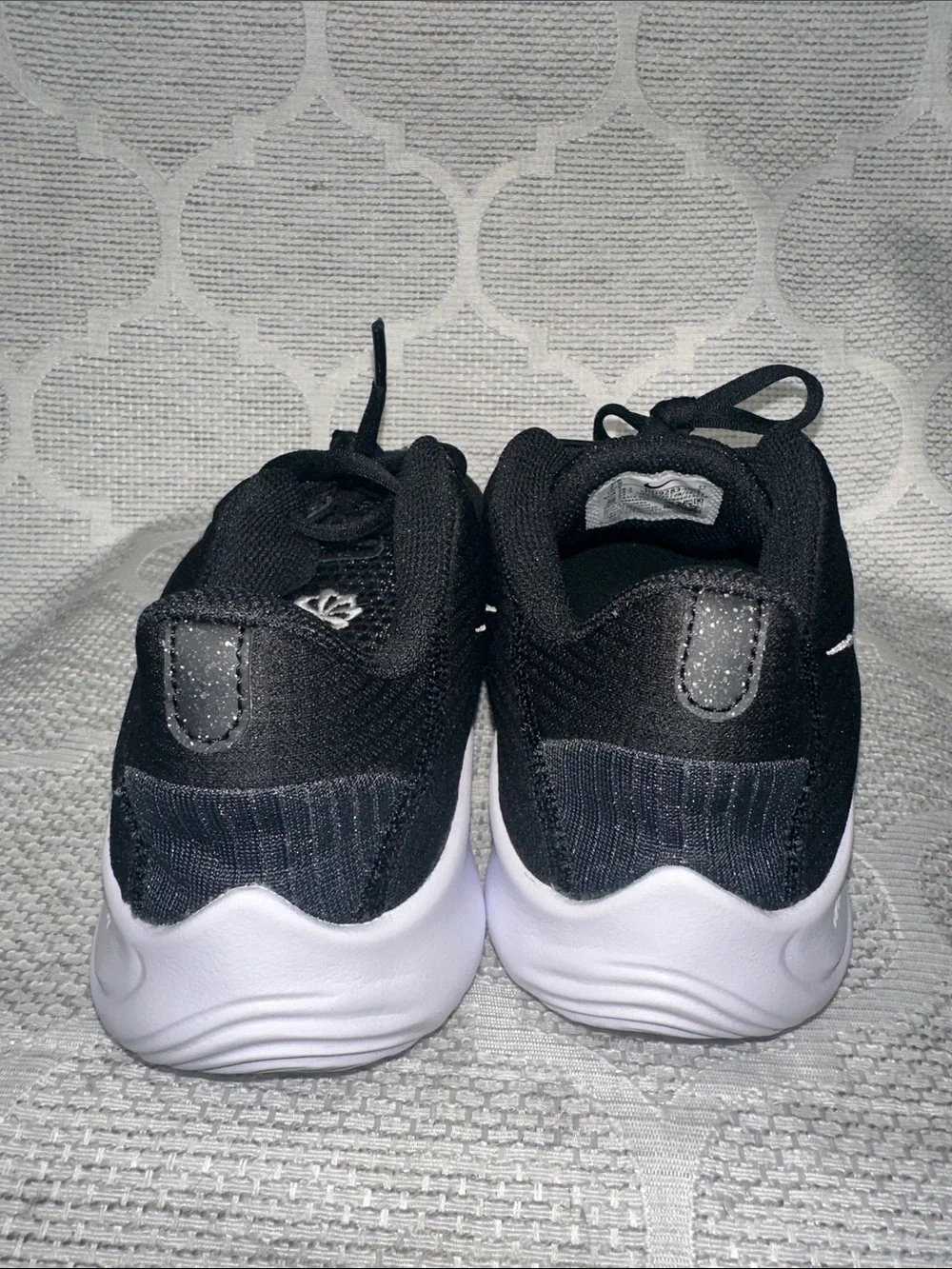 Nike Flex Experience Run 11 Black White Silver Running Shoes Women's Size 7.5 - Picture 3 of 8